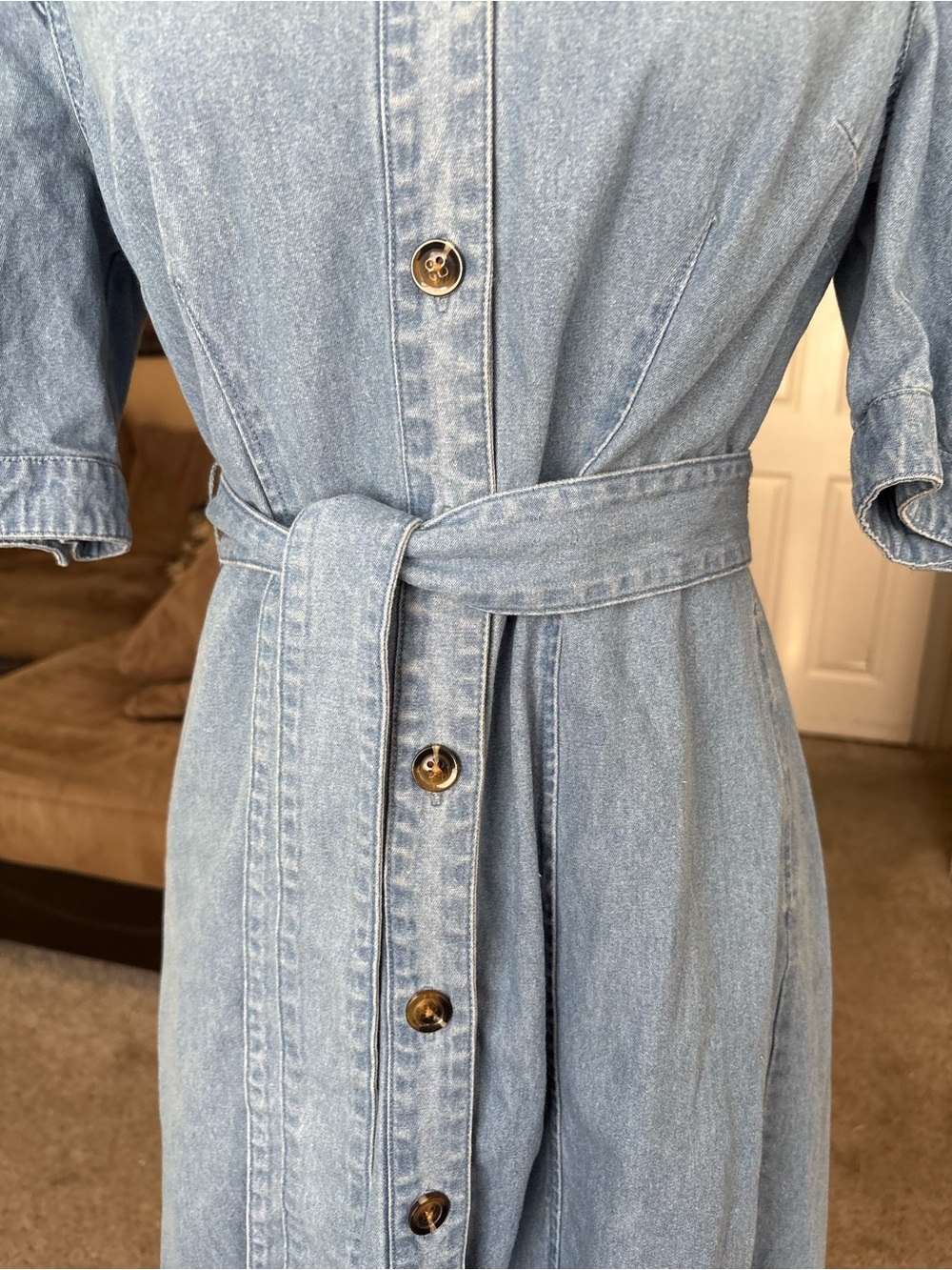 Who What Wear Light Blue Denim Button-Front Midi Dress with Tie Waist - Picture 4 of 12